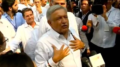AMLO acudió este lunes a la toma de posesión de Adán Augusto López como gobernador de ese estado