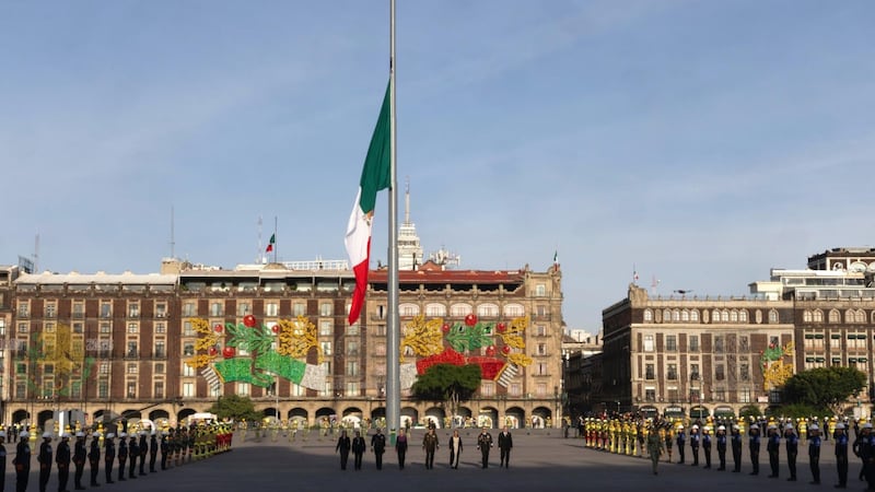 Izan la bandera a media asta para recordar a las víctimas de los sismos de 1985 y 2017