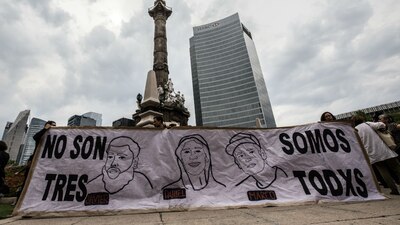 Un grupo de ciudadanos se manifestó en la Ciudad de México por la muerte de tres universitarios en Jalisco