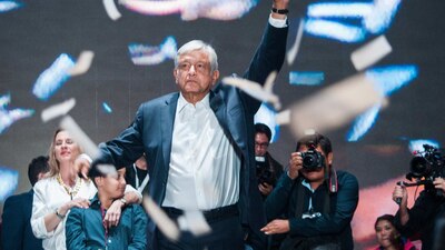 López Obrador en el Zócalo durante su celebración este 1 de julio por la noche