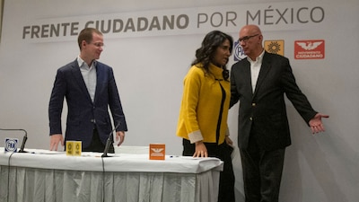 Los dirigentes de los tres partidos que integran el Frente Ciudadano: Ricardo Anaya (PAN), Alejandra Barrales (PRD) y Dante Delgado (MC)