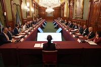 Sheinbaum y Ronald Johnson abordan inversiones y relación comercial México-EU