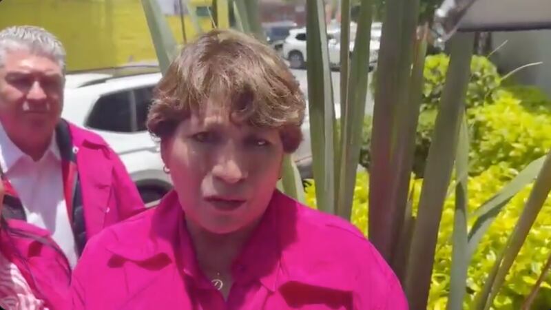 Delfina Gómez asiste al velorio de Dulce, menor asesinada en Chalco por un ajuste de cuentas