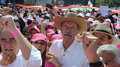 En sus redes sociales, el expresidente presumió el cariño que la ciudadanía le externó durante la marcha