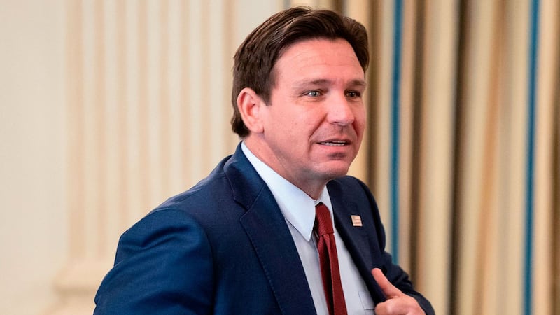 Gobernador de Florida justifica atropellamiento de migrantes... si representan un riesgo