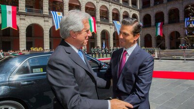 Tabaré Vázquez y Enrique Peña Nieto en Palacio Nacional