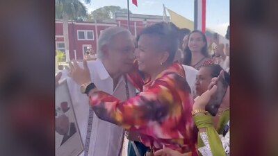 El Presidente saludó a la diputada trans Salma Luévano