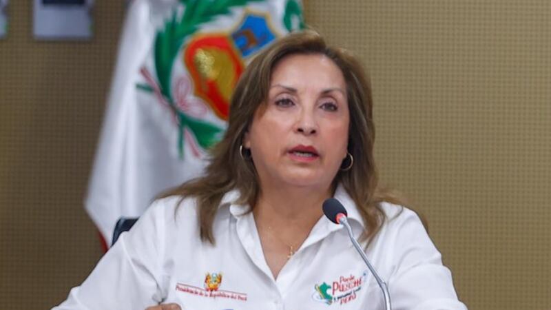 Presidenta de Perú planea pena de muerte para sicarios y extorsionadores