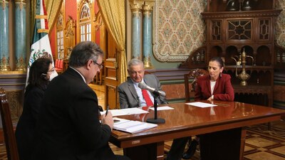 En la comunicación también estuvieron Gutiérrez Müller y Ebrard