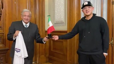 El mexicano que se destacó en la final de la serie mundial de beisbol visitó el Palacio Nacional