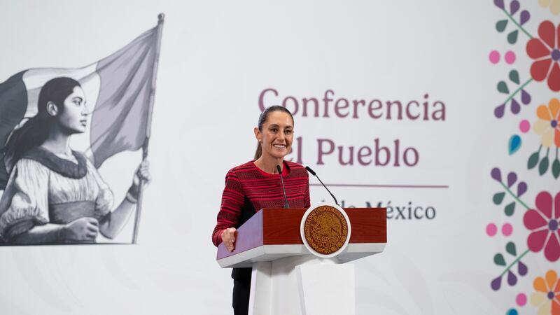 Sheinbaum pide a morenistas dejar de hacer política en redes sociales, tras reacción de Landau