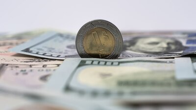 La moneda nacional se aprecia 0.12%