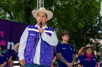 Edil de Uruapan pide metralletas militares para que su policía esté mejor armada que los criminales