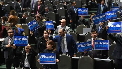 Diputados federales del PAN solicitando una Fiscalía autónoma, en diciembre pasado