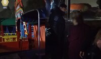 VIDEO: Rescatan a 30 personas que se quedaron varadas en una trajinera de Xochimilco