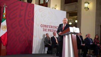 AMLO aseguró que habrá presupuesto para 30 mil becarios