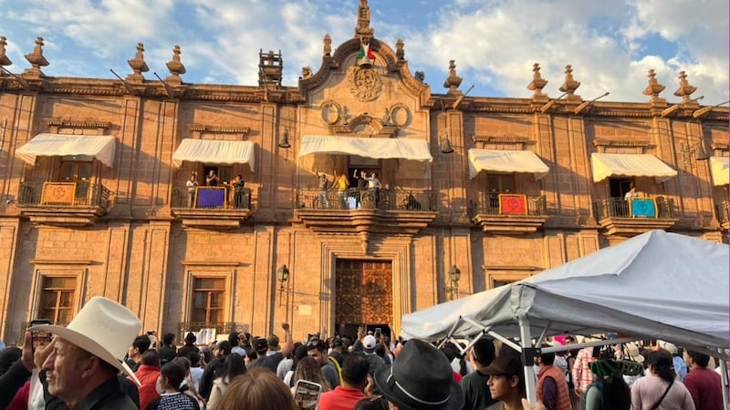 Toman Palacio de Gobierno de Michoacán, en medio de protestas por el asesinato de Carlos Manzo