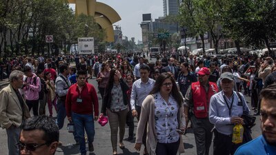 Cerca del 'caballito' miles de personas participaron en el simulacro