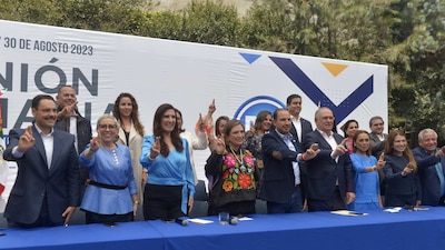 En la Reunión Plenaria del PAN,  Xóchitl Gálvez, también externó su reconocimiento a Paredes