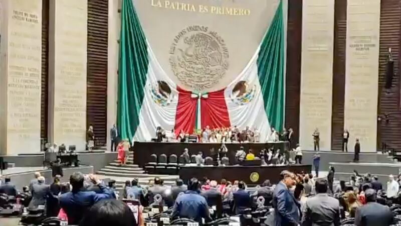 Diputados se jalonean por minuto de silencio: unos apoyan a Palestina, otros a Israel