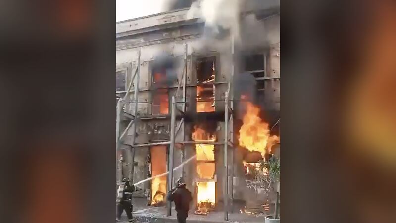 VIDEO: Reportan incendio en edificio abandonado en el Centro Histórico de la CDMX
