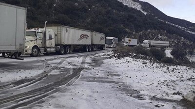 Debido a las condiciones climáticas, automovilistas ya no pudieron seguir su trayecto