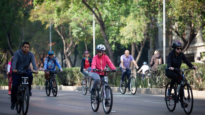 Automovilista atropella a dos personas durante paseo ciclista en CDMX