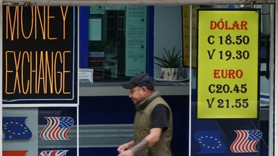 Según cifras de Citibanamex, en ventanillas bancarias el precio del dólar es de 18.57 pesos cada uno