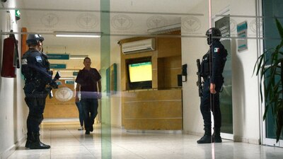 Todo ocurrió en la colonia Lazaro Cardenas, donde criminales atacaron a dos, quienes fueron llevados a la Cruz Roja