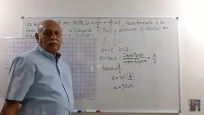 Cuenta con 41 años de practicar la docencia