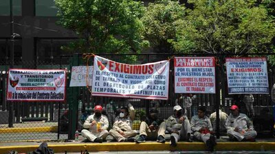 Trabajadores sindicalizados que exigen plazas realizaron un bloqueo