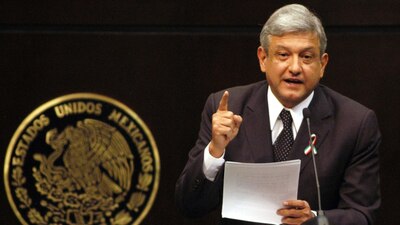 Ese mismo día, miles de personas se dieron cita en el Zócalo del entonces Distrito Federal