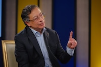 Petro publica sus gastos y termina exhibiendo pago en un burdel de Portugal