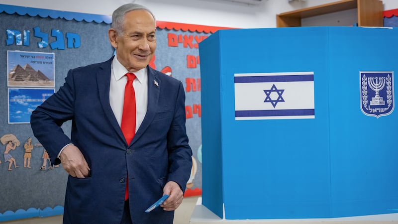Israel decide hoy si sigue Netanyahu en el poder pese a guerras y genocidios