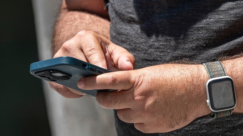 Precio de los iPhones podría ‘dispararse’ en EU por aranceles de Trump