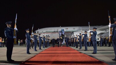 El presidente Enrique Peña inicia gira por Colombia