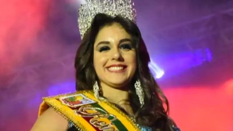 Detienen a reina de belleza de Bolivia; viajaba en avión con más de 300 kilos de cocaína