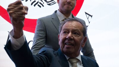 Hizo un llamado para formar un frente democrático nacional