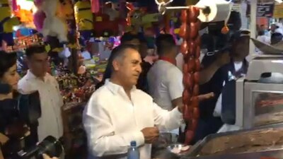 El candidato visitó Veracruz y probó los tacos del 'Huastequito'
