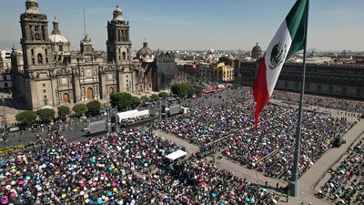 El gobierno de Clara Brugada entregó 20 mil apoyos de movilidad en el Zócalo de la CDMX