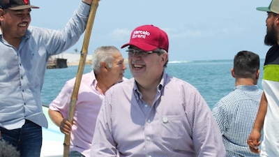 El alcalde de Mazatlán dijo que el funcionario no debe acudir a eventos de ese tipo, puesto que maneja recursos públicos