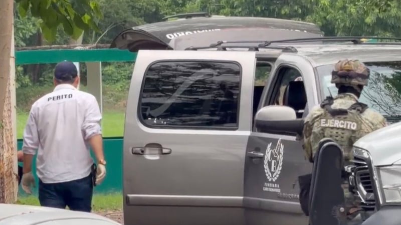 Hallan restos humanos apilados en bolsas al interior de una camioneta en Poza Rica, Veracruz