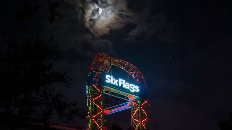 Six Flags se desvincula de empleado señalado de abuso sexual contra 2 menores