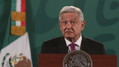 El presidente habló del origen histórico de estos dos conceptos de la política mexicana durante la mañanera