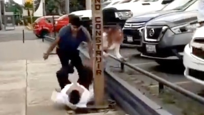 El excandidato a una diputación federal quedó en el suelo tras la paliza que le dieron