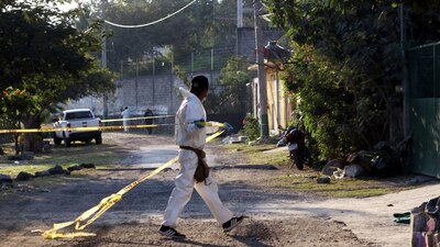 Al parecer un hombre disparó al aire pero una de las balas alcanzó a una menor que murió