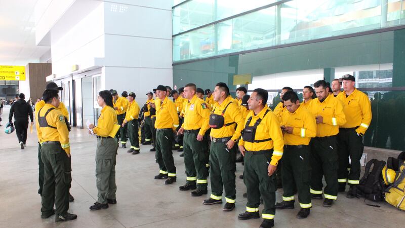 México envía tercer contingente de combatientes para sofocar los incendios en Canadá
