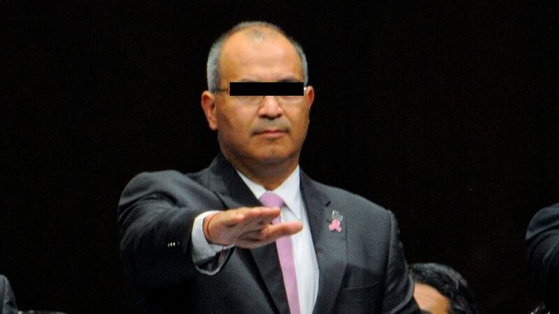 FGR confirma que Carlos Alberto Treviño, exdirector de Pemex, tiene orden de aprehensión vigente