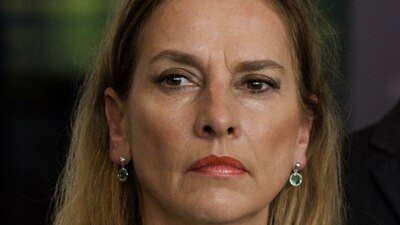 La escritora acusó a la red social de permitir mensajes de odio y difamación