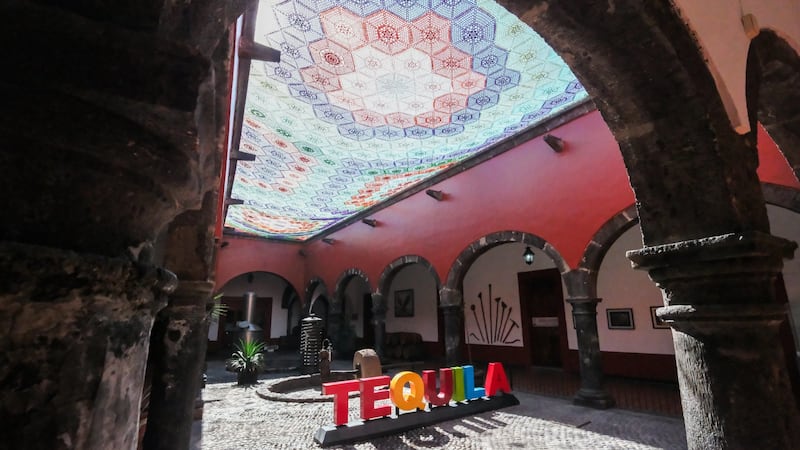 Gobierno de Jalisco recupera el Museo Nacional del Tequila, que exalcalde usó para vivir